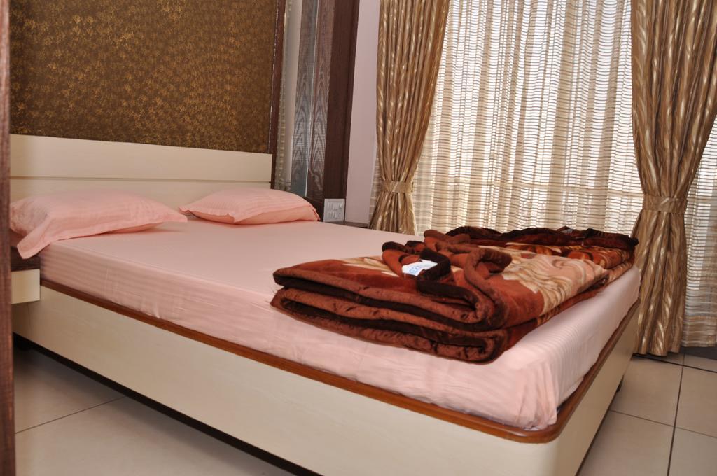 Raval Bunglow Hotell Panchgani Eksteriør bilde