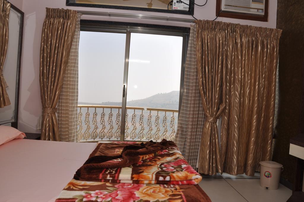 Raval Bunglow Hotell Panchgani Rom bilde